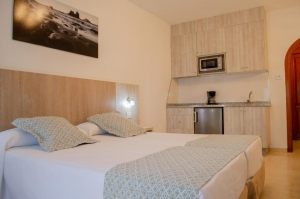 Klayman Olivina Aparthotel